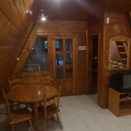 Casa de hóspedes Бунгала Топола *